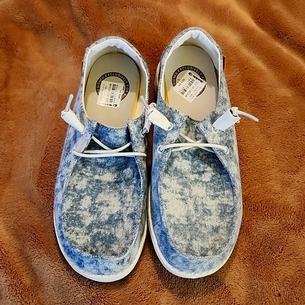 Hey Dudes Size 7